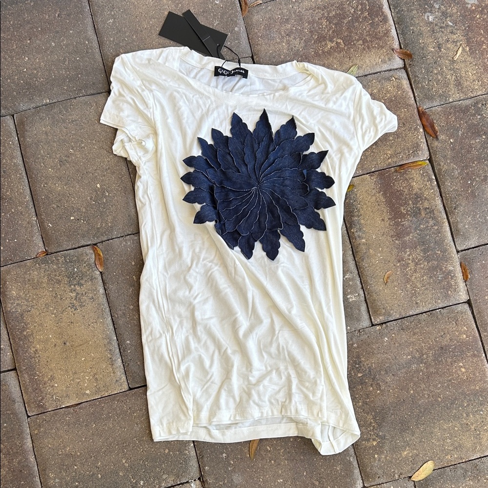 Stylish White Tee with Navy Floral Accent